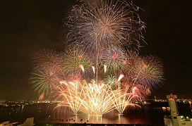 “Autumn Fireworks” lit up the night sky over the Port of Nagoya.
