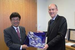 Photo: Dr. Jim Limerick, Chairman, and Mr. Setsuo Kurokawa, Vice Chairman, exchange commemorative gifts.