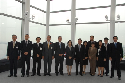Photo: Representatives of the Port of Nagoya and delegation from Port Authority of Thailand