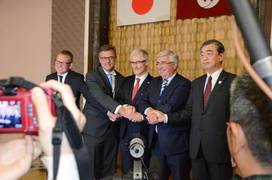 Photo: Minister-President of Flanders, other Belgian officials and Mr. Takayuki Kondo, the Executive Vice President of the Nagoya Port Authority at the ceremony