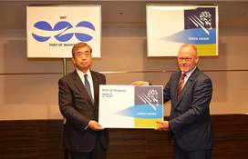 Photo: A commemorative plaque was presented to Mr. Takayuki Kondo, Executive Vice President of the Nagoya Port Authority by Mr. Jan Fransen, Green Award’s Executive Director.