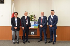 Photo with Nagoya Port Authority and Green Award Foundation