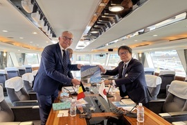 Mr. Luc Arnouts, vice President of Port of Antwerp-Bruges and Mr. Yuji Kamata, Executive Vice President of Nagoya Port Authority