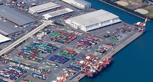 photo:Bard's-eye view of the Tobishima Pier North Container Terminal, gantry cranes and container vessels