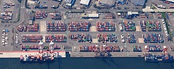 photo：Container yard and line of trucks