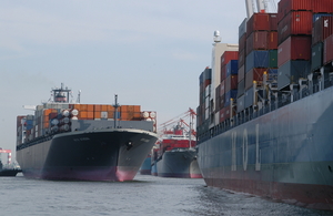 Photo:three container vessels