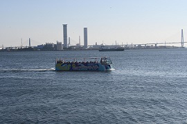 航行名古屋港的名古屋海洋大巴