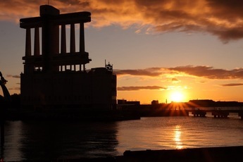 ポートビルと夕日