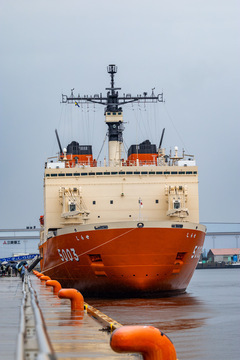 南極観測船しらせ